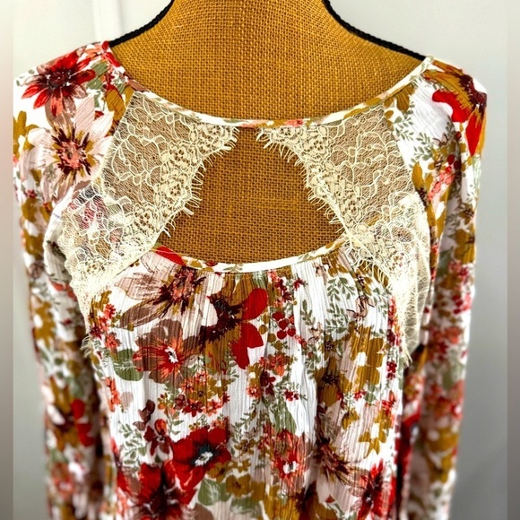 Entro Floral Lace Women's Top Tie neck Size Small - Picture 2 of 9